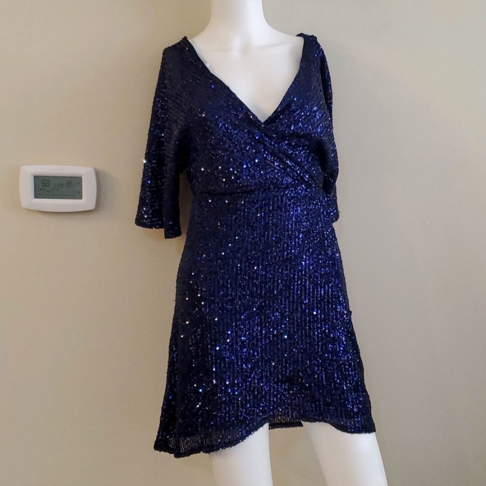 Lulu's blue sequin dress, S, NWT, mid length sleeves